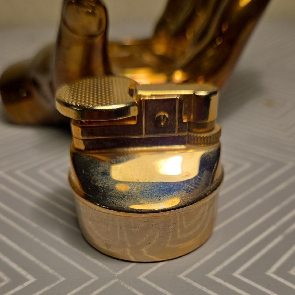 Luxurious Gold Hand Ligher Sculpture‎ - Picture 3 of 7